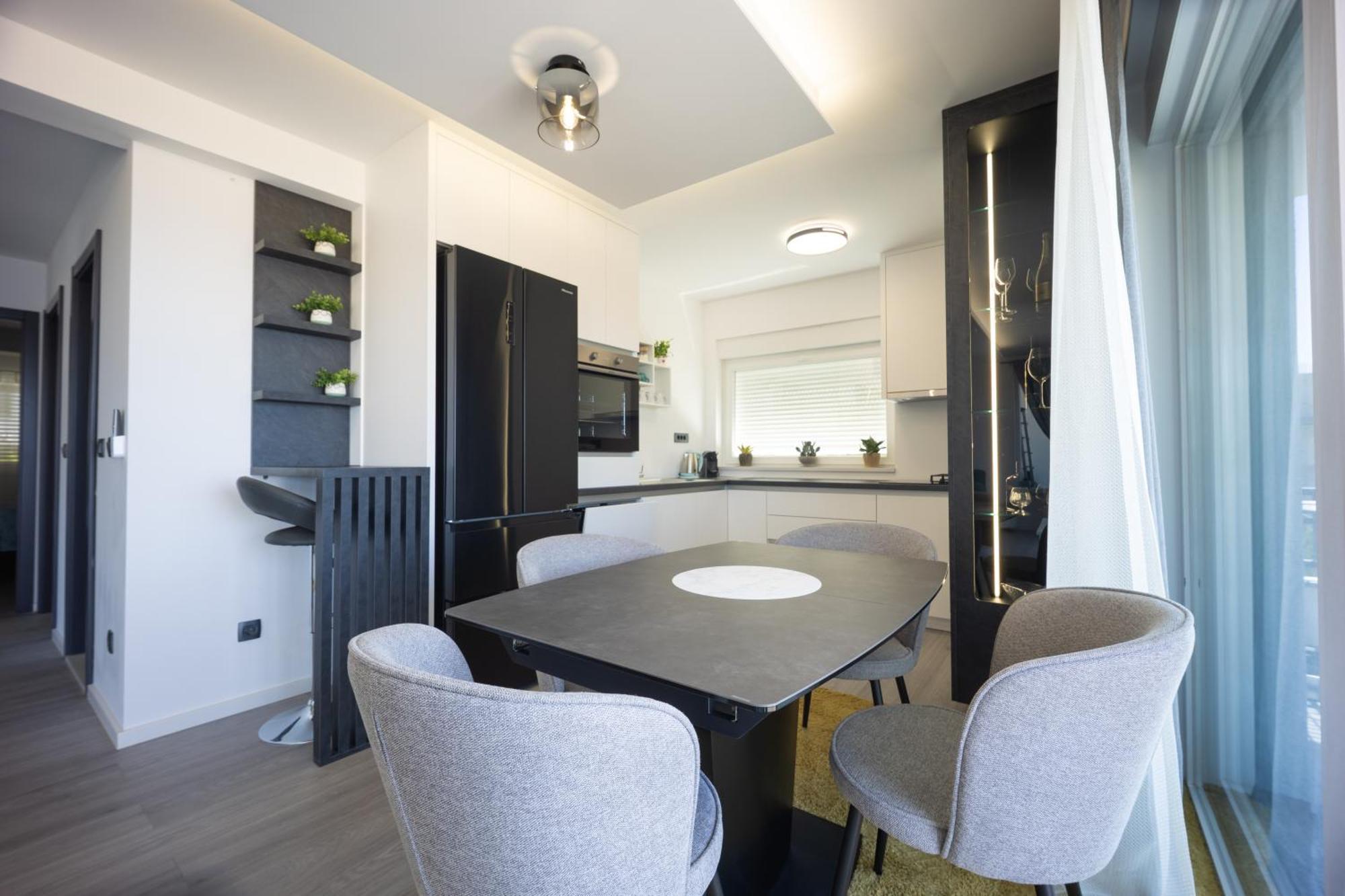 La Storia Apartments Макарска Экстерьер фото
