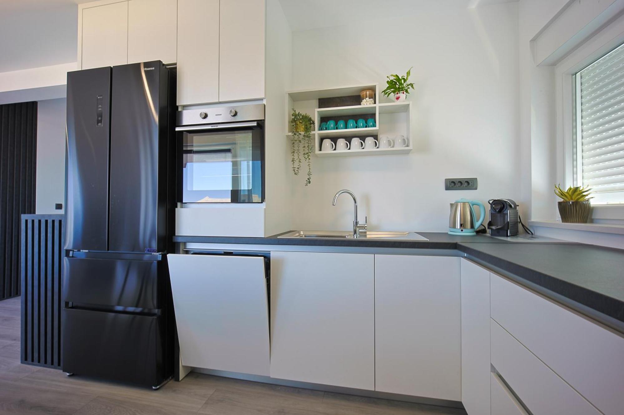 La Storia Apartments Макарска Экстерьер фото